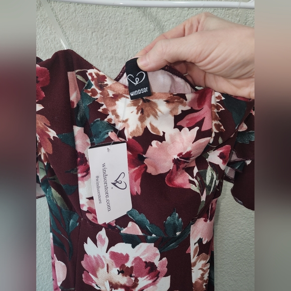 NWT Burgundy Floral Maxi Dress Size Small Windsor - Picture 5 of 8